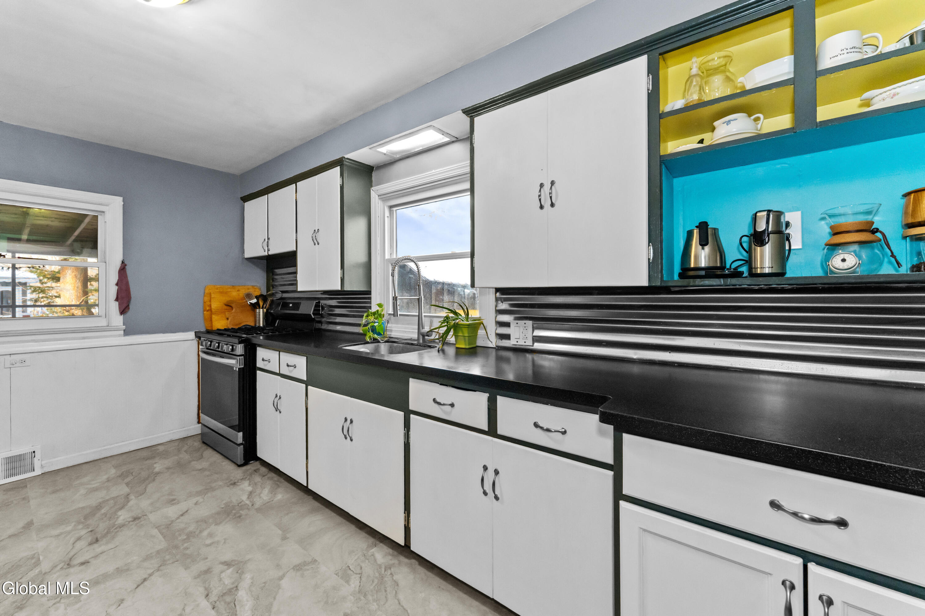 19 Sheffield Road Schenectady, NY 12302 - Photo 9 of 38 2 Kitchen 1