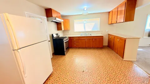 a close view of sink and tap