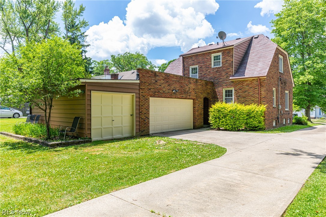 1407 Dorsh Road Cleveland, OH 44121 - Photo 29 of 35