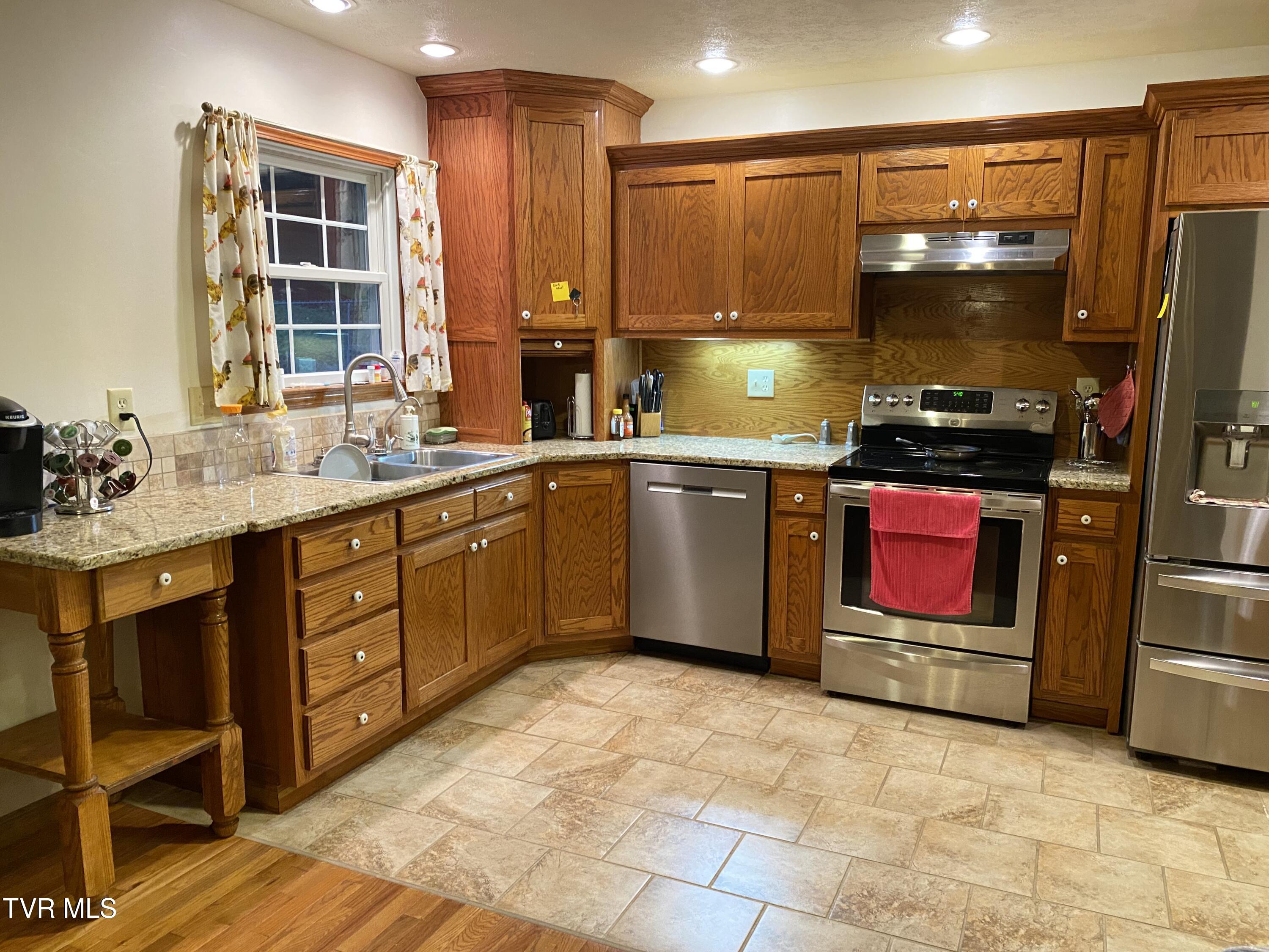 116 Rich Road Elizabethton, TN 37643 - Photo 8 of 21 IMG_2469