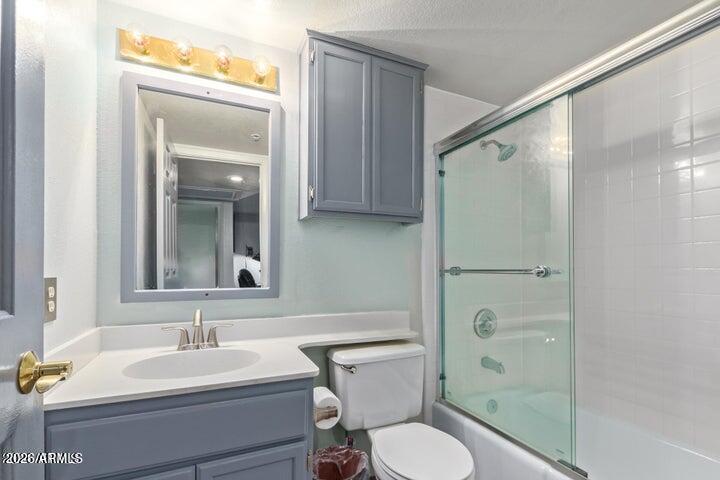 17 East Ruth Avenue, Unit 307 Phoenix, AZ 85020 - Photo 9 of 16 Bathroom