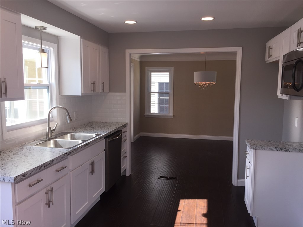 3684 Strathavon Road Cleveland, OH 44120 - Photo 9 of 25