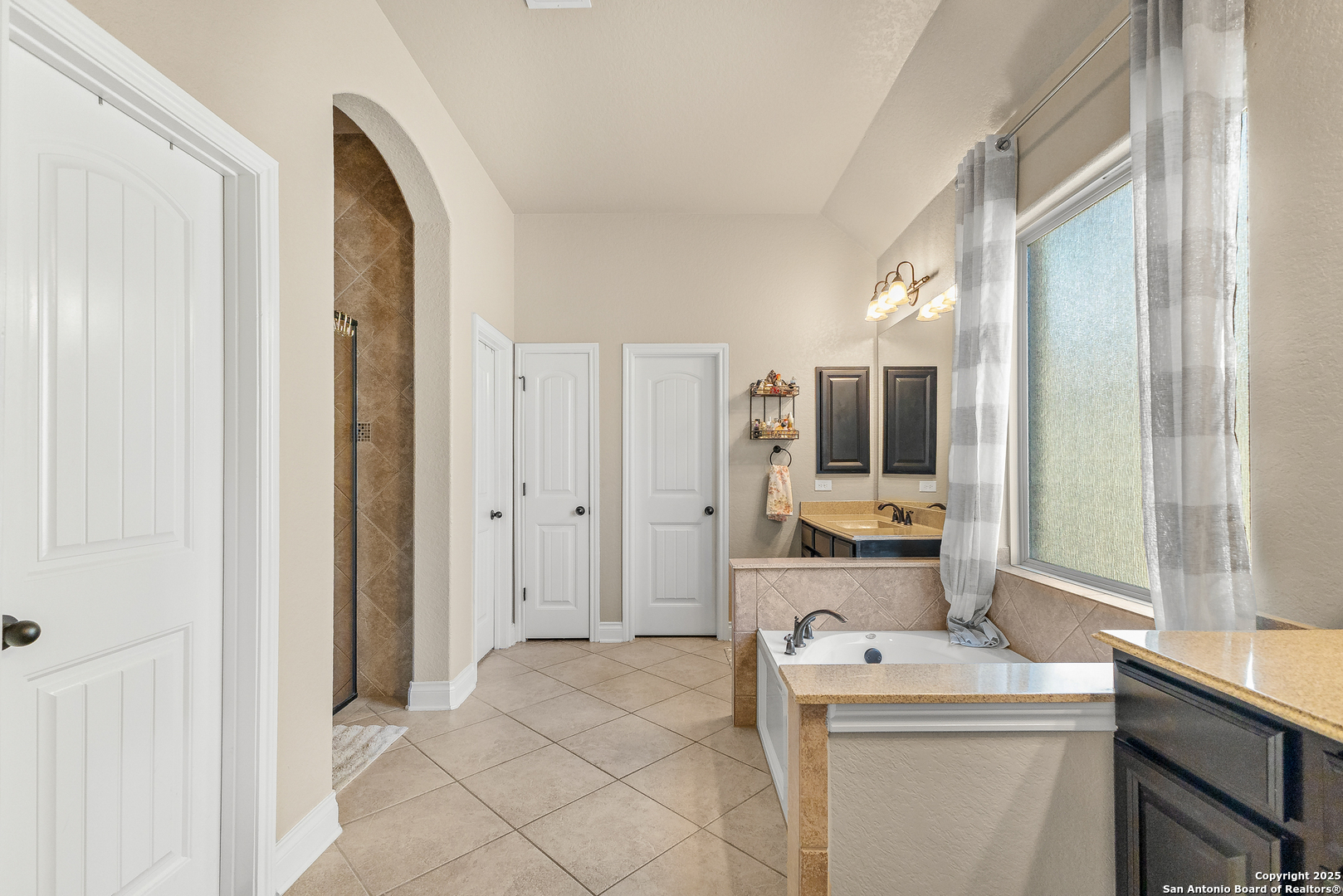 28938 Fairs Gate Fair Oaks Ranch, TX 78015 - Photo 28 of 41 a room with a sink and a mirror