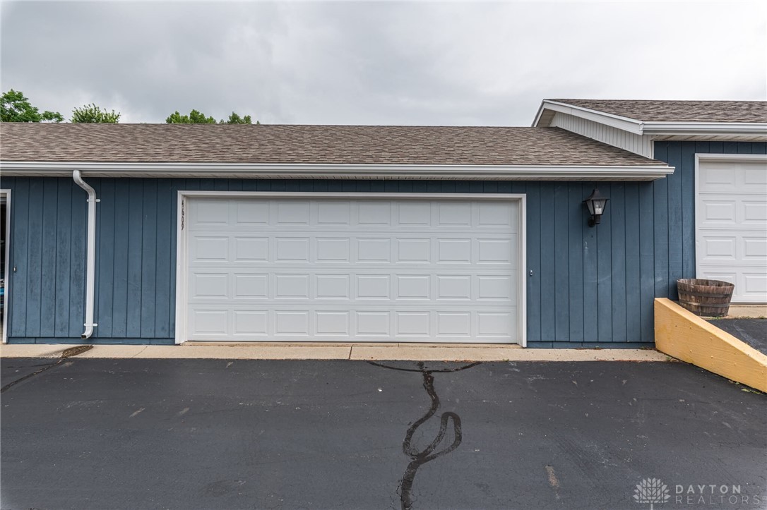 4609 Reno Lane Springfield, OH 45503 - Photo 5 of 31 new garage door. Huge 2 car garage inside.