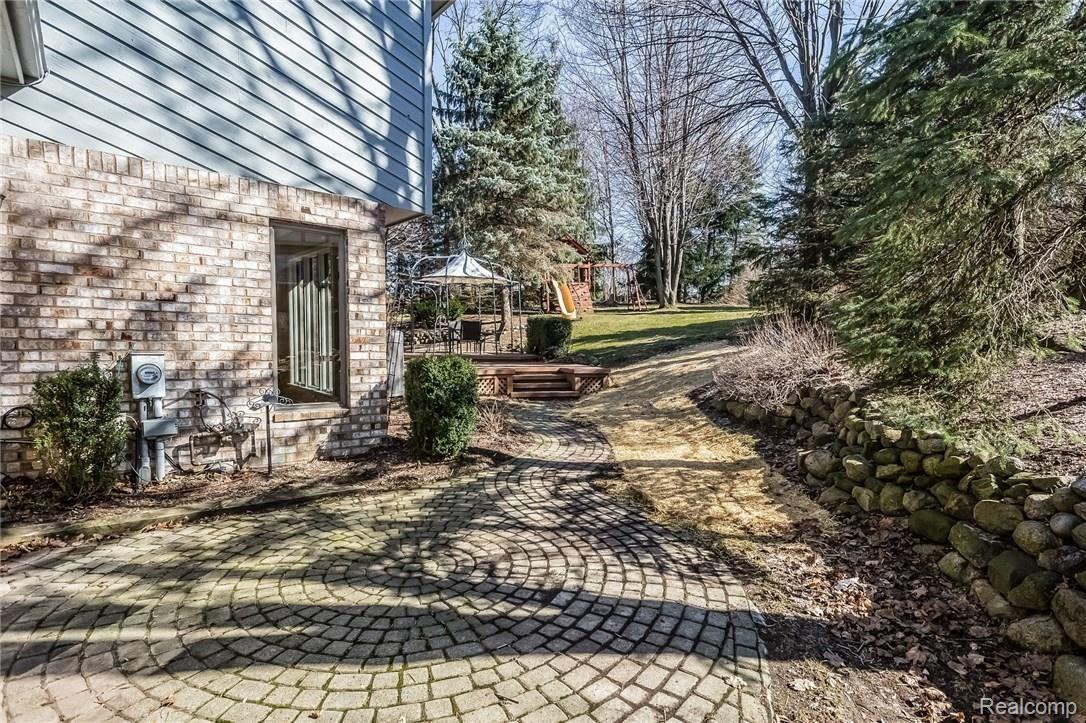 865 Box Canyon Court Rochester, MI 48309 - Photo 37 of 51 038-Rear_View-3748102-medium.jpg