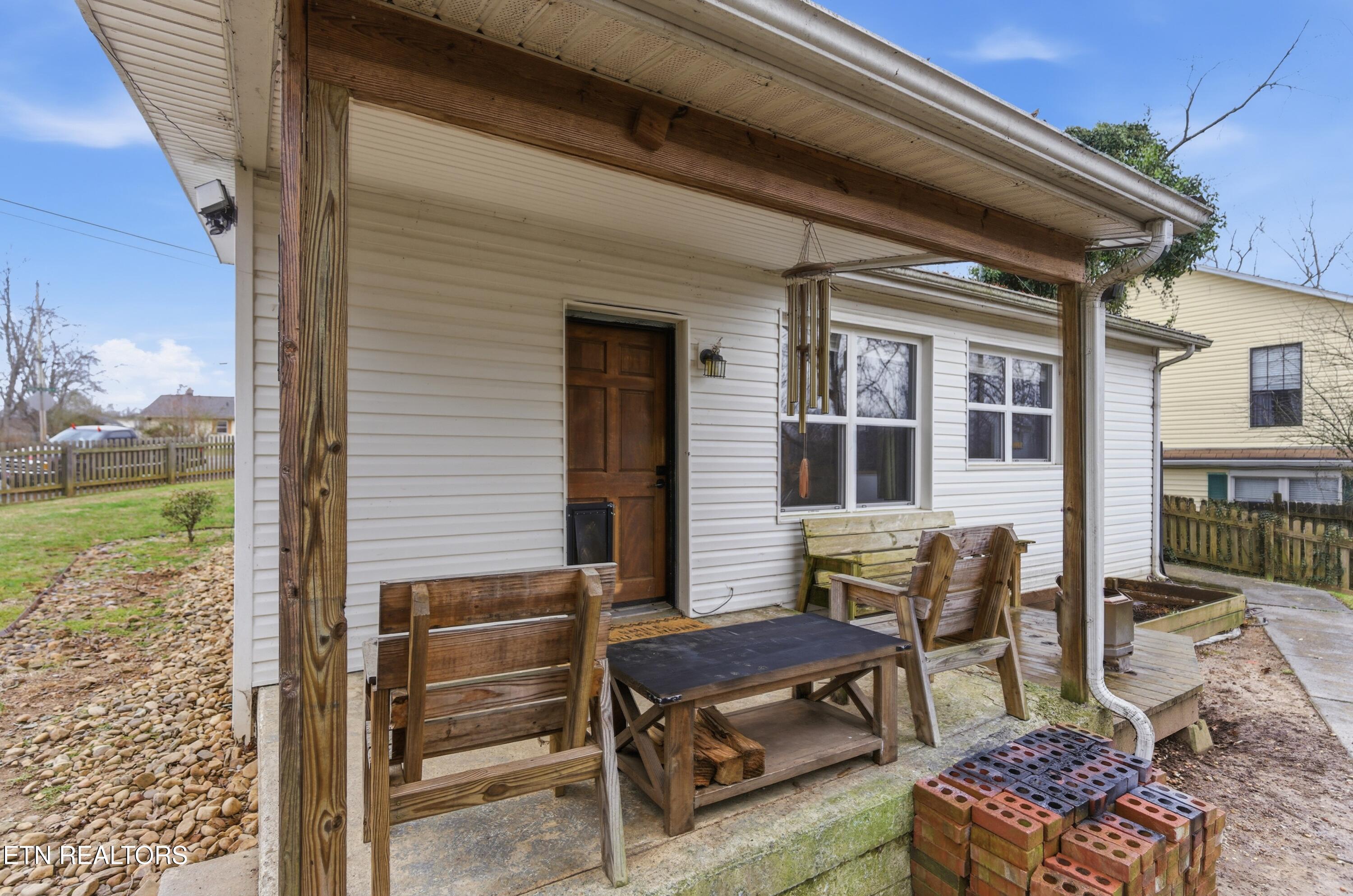 131 Princeton Avenue Oak Ridge, TN 37830 - Photo 3 of 28 040_DSC07669