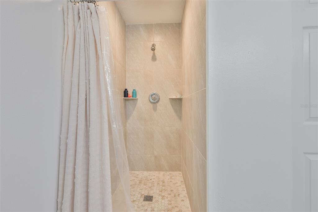 2331 West Chestnut Street Tampa, FL 33607 - Photo 19 of 33 a bathroom with a shower