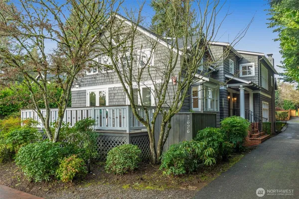 $4,049,500 | 7626 Northeast 8th Street, Medina, WA 98039