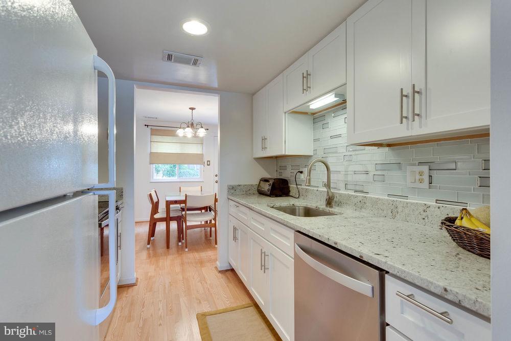 8291 Bark Tree Court Springfield, VA 22153 - Photo 11 of 29 Kitchen