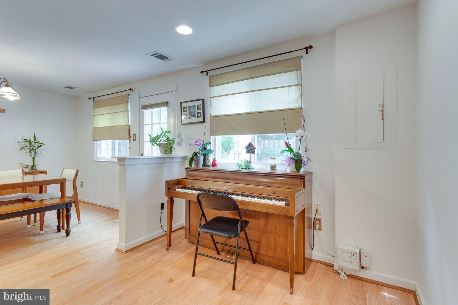 8291 Bark Tree Court Springfield, VA 22153 - Photo 15 of 29 Living/Dining Room