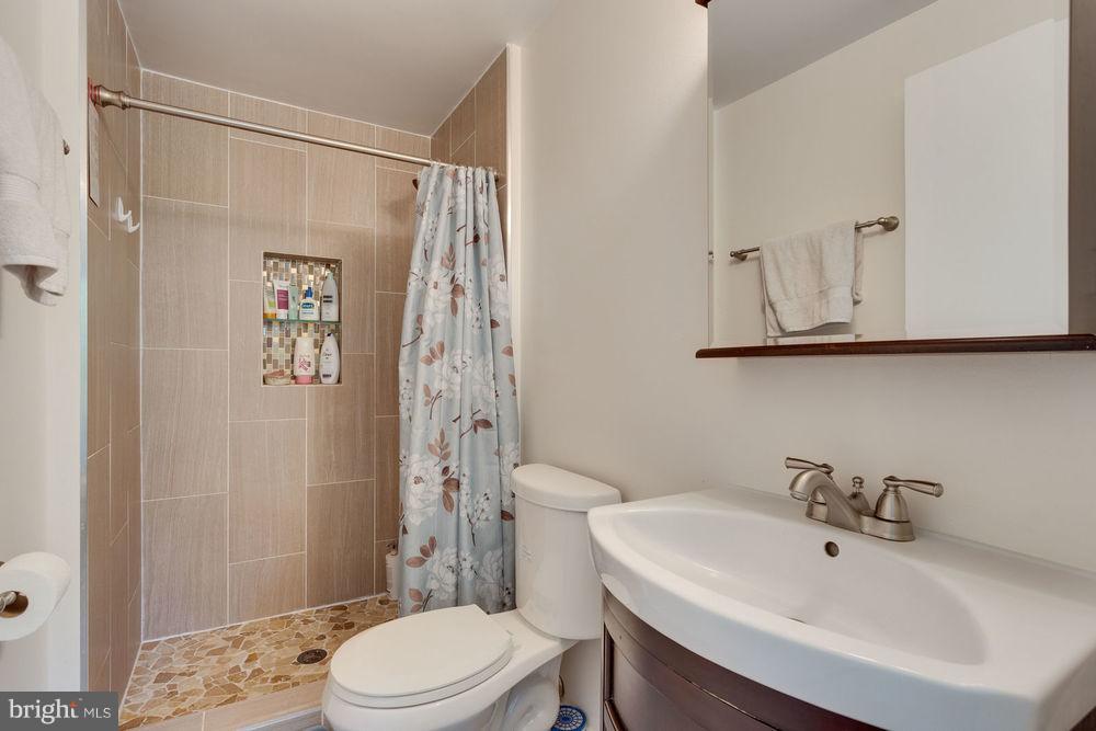 8291 Bark Tree Court Springfield, VA 22153 - Photo 22 of 29 Bath (Master)