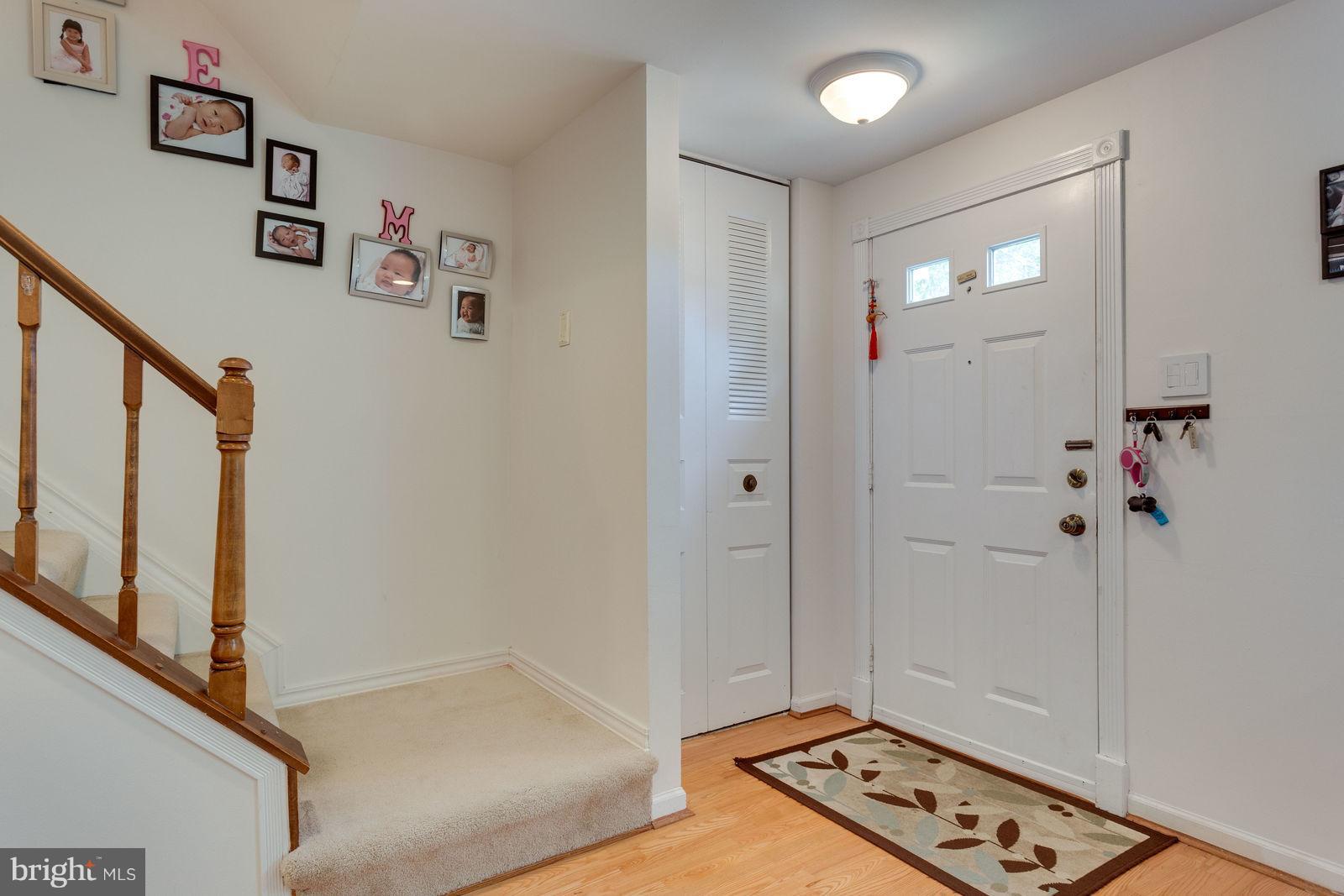 8291 Bark Tree Court Springfield, VA 22153 - Photo 4 of 29 Entryway