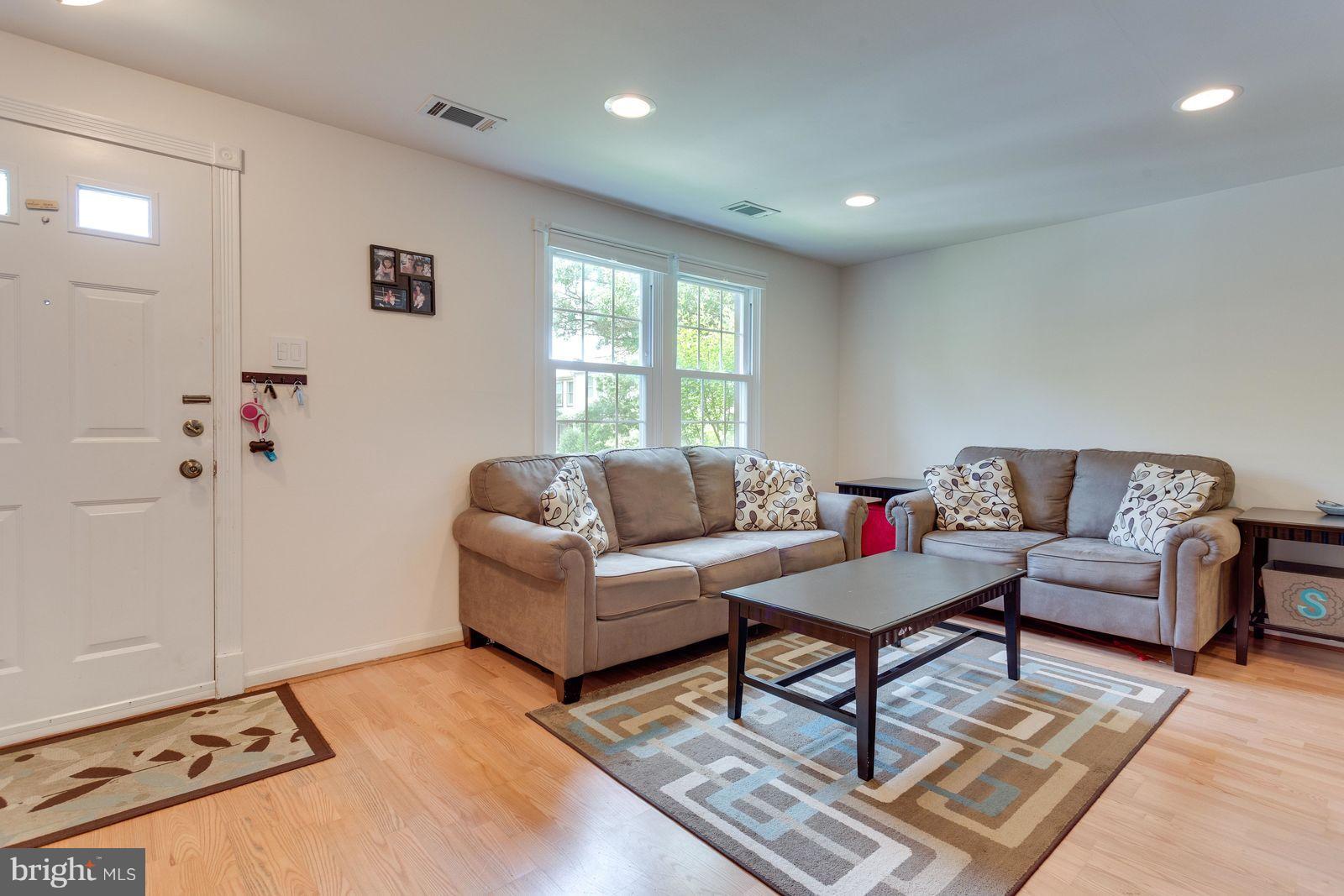 8291 Bark Tree Court Springfield, VA 22153 - Photo 5 of 29 Living Room