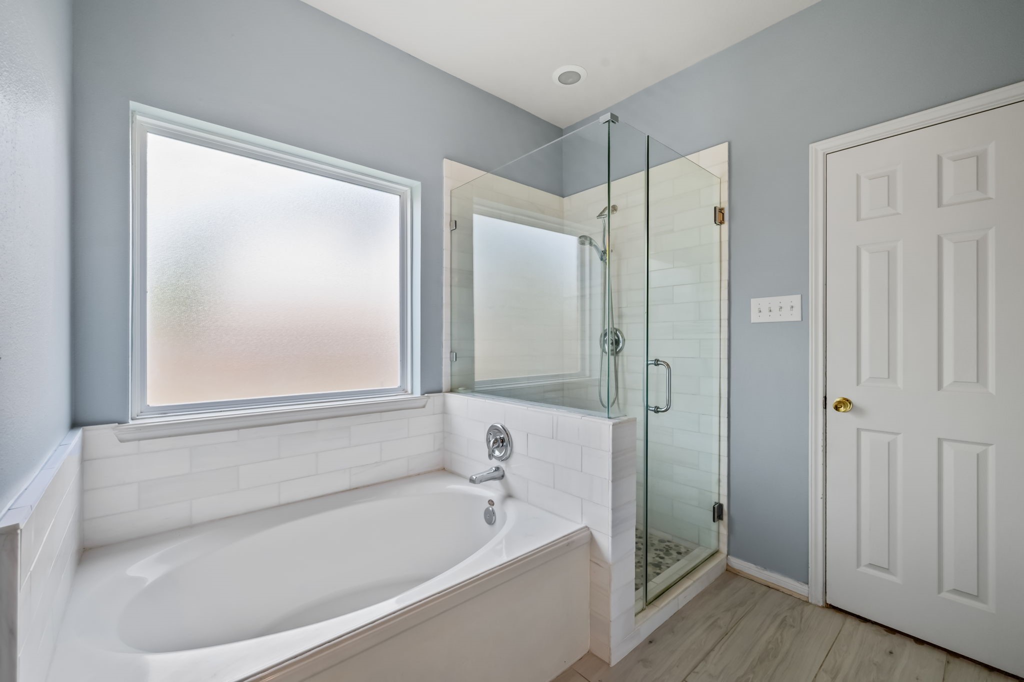 903 Northgate Springs Drive Spring, TX 77373 - Photo 13 of 31 Primary bedroom en-suite