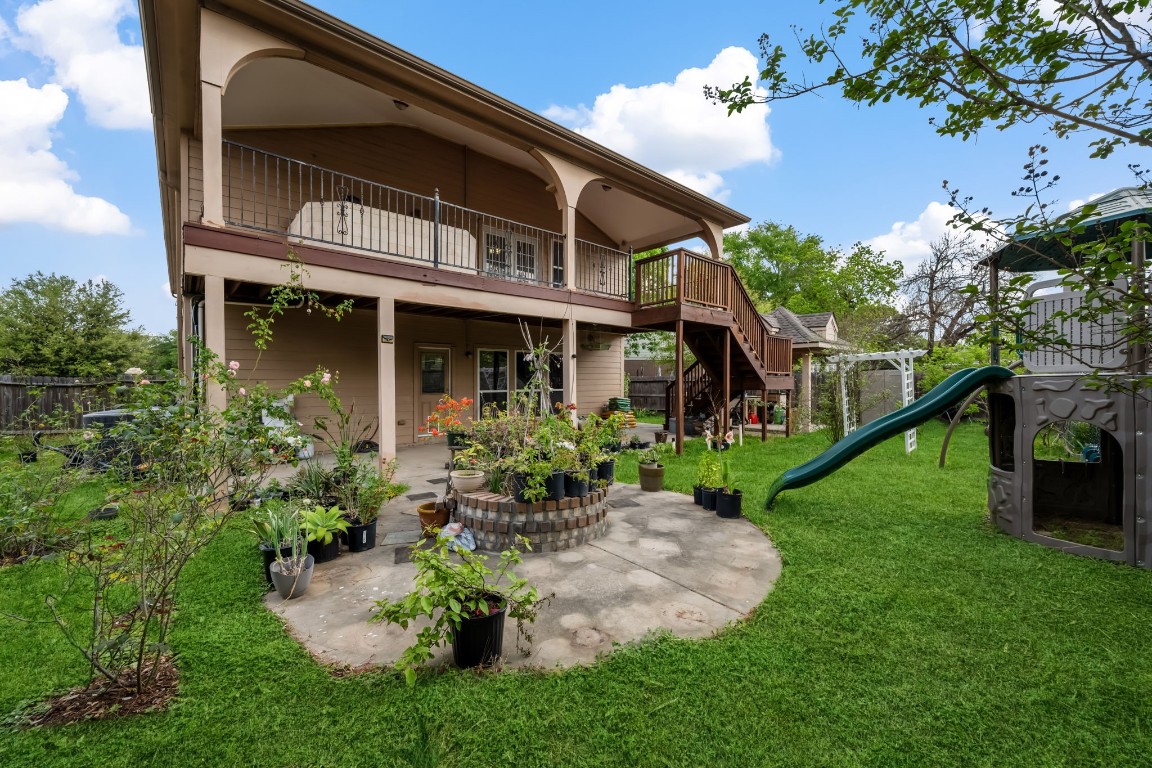 903 Northgate Springs Drive Spring, TX 77373 - Photo 27 of 30 Fire pit or flowerbed?!? All potted plants will be removed...