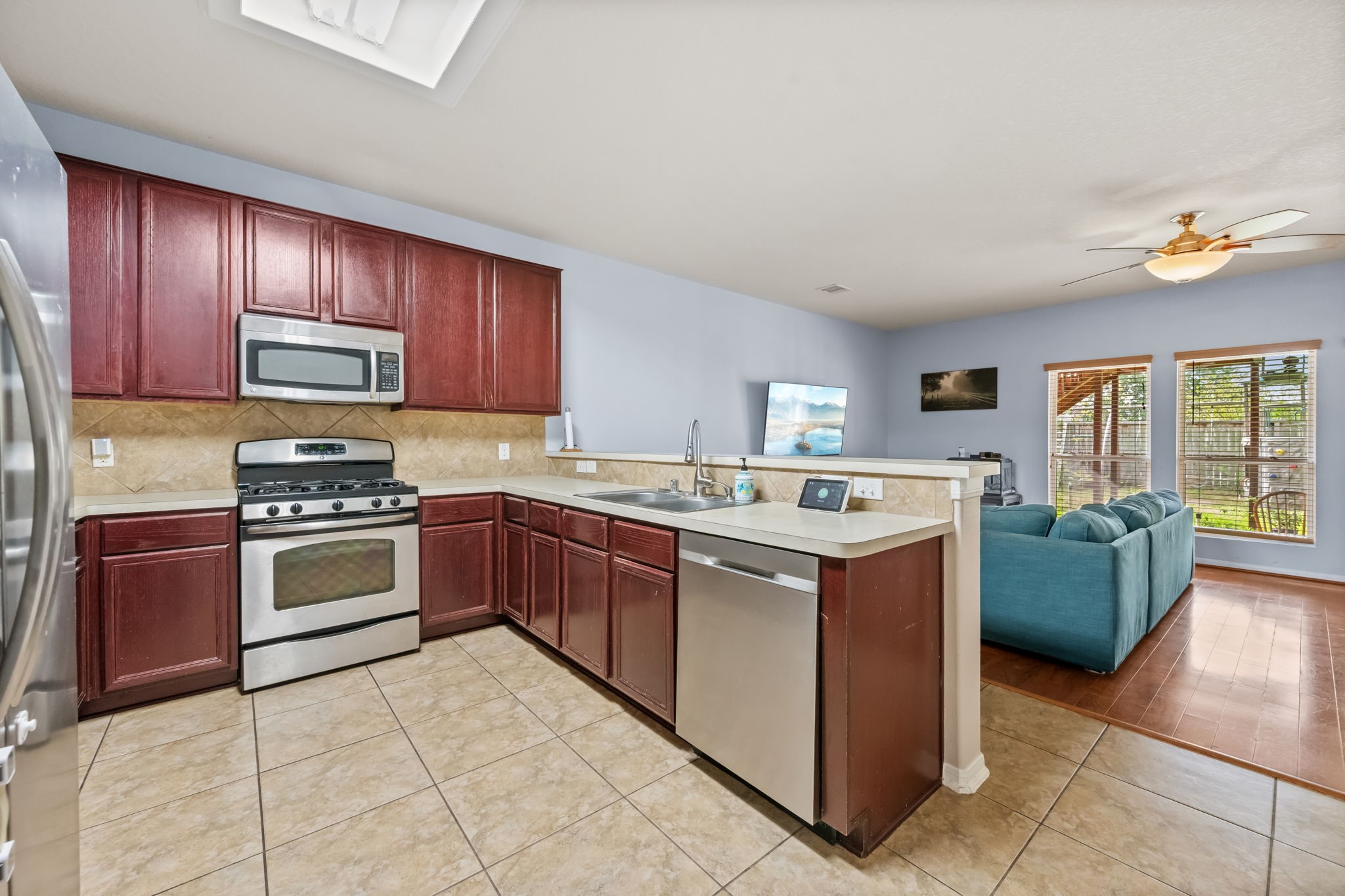 903 Northgate Springs Drive Spring, TX 77373 - Photo 6 of 31 Open kitchen, yet perfect division from living area!