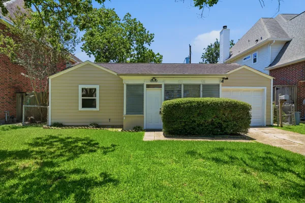 $1,850 | 4403 Cynthia Street, Bellaire, TX 77401