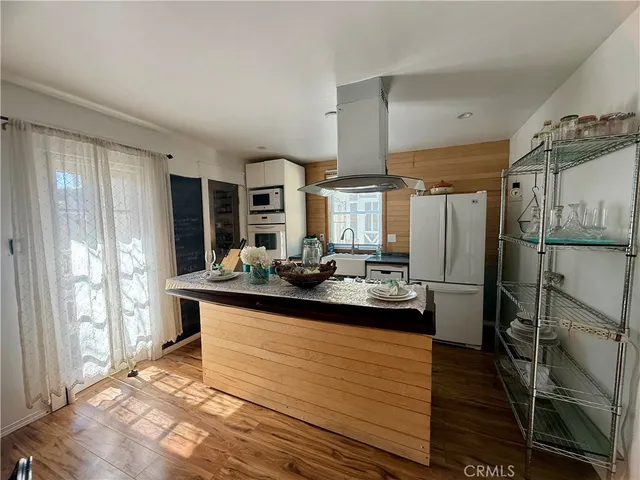 $1,195,000 | 1532 North Ontario Street, Burbank, CA 91505