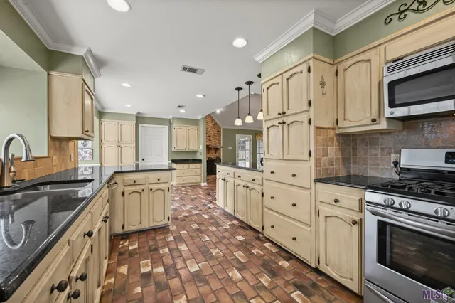 $2,200 | 5348 Charing Way Avenue, Baton Rouge, LA 70817