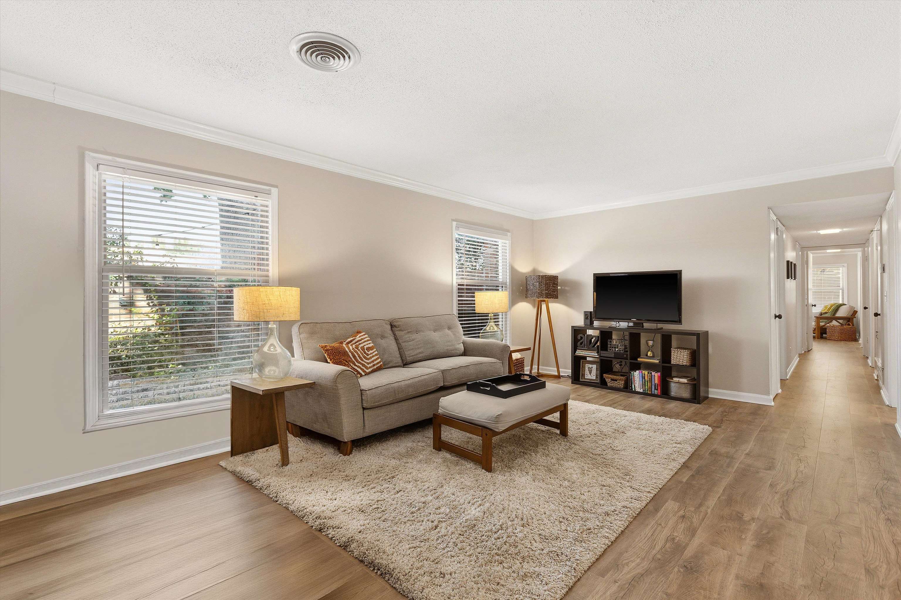 1184 Lynnfield Road, Unit 1 Memphis, TN 38119 - Photo 10 of 28 Entertain, relax, work-from-home... configure this spacious living space as you need it.