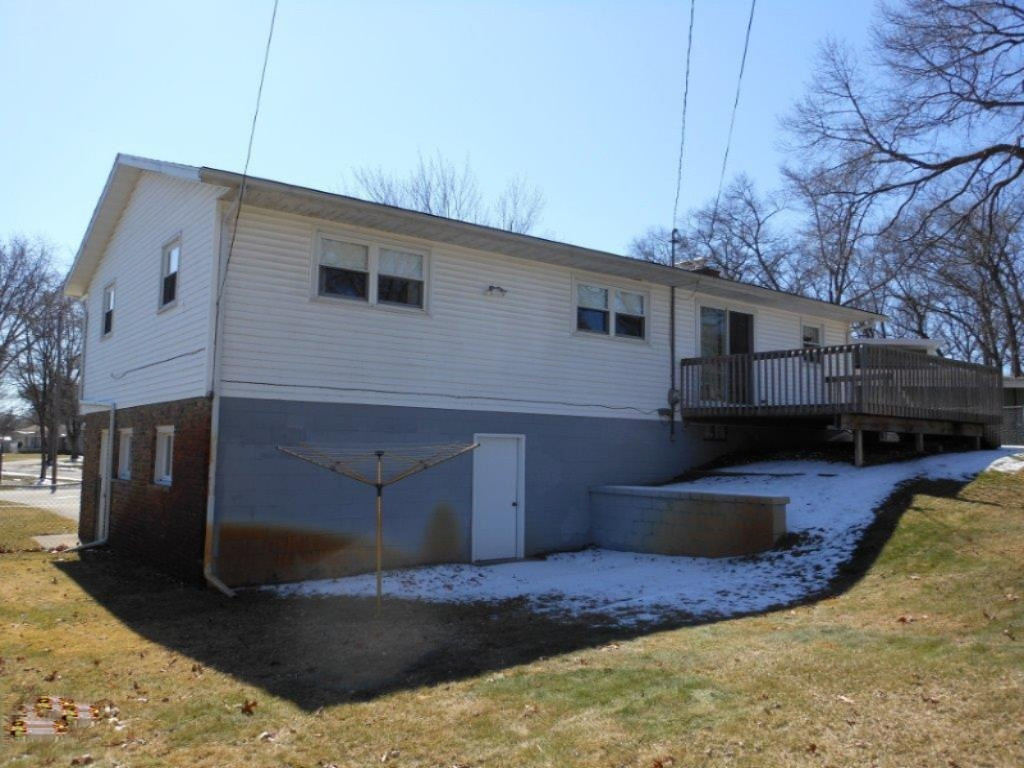 1570 Colonial Road Muskegon, MI 49441 - Photo 8 of 40 010