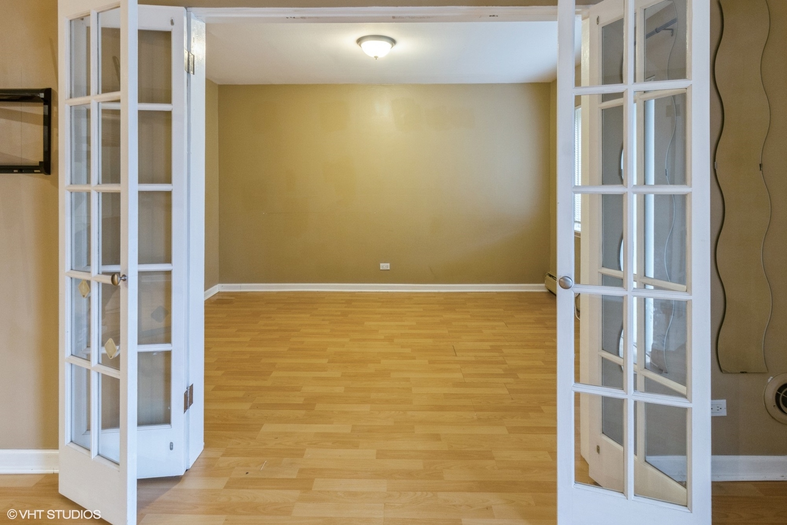 2323 South Goebbert Road, Unit 109 Arlington Heights, IL 60005 - Photo 7 of 11 a view of door