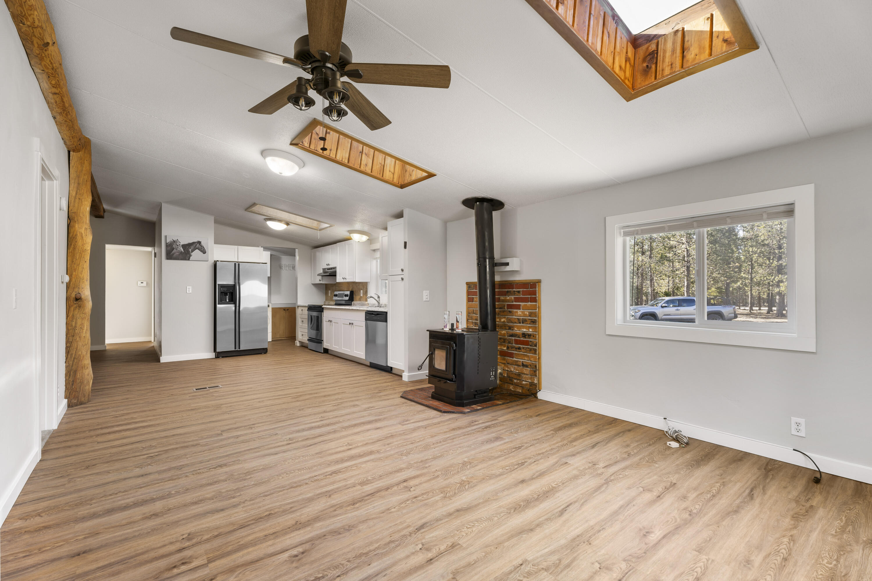 16052 Eagles Nest Road La Pine, OR 97739 - Photo 5 of 22