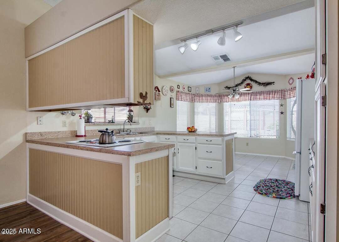 7738 West Shangri-la Road Peoria, AZ 85345 - Photo 9 of 30