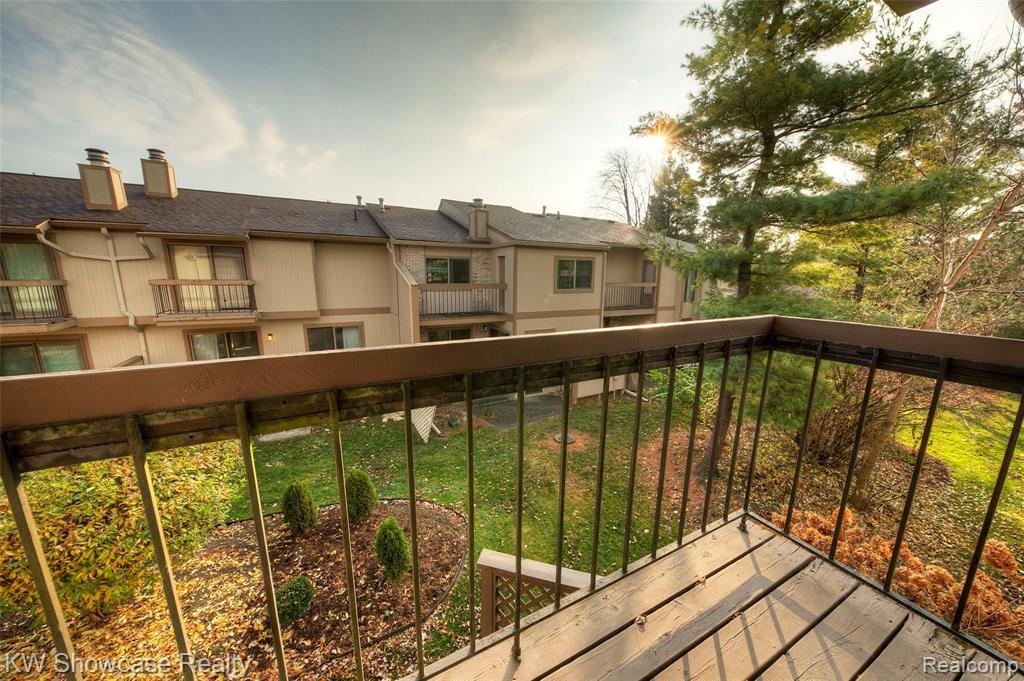23163 Farmington Road Farmington, MI 48336 - Photo 31 of 44