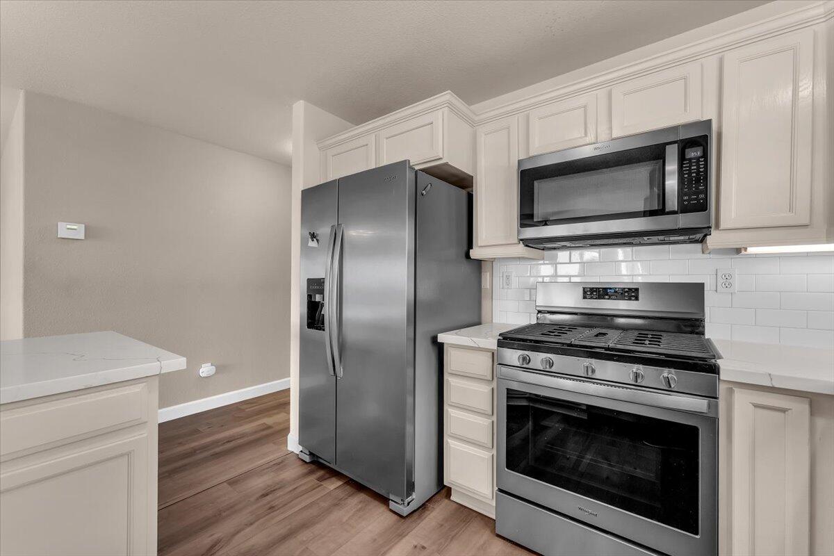 775 Stonebriar Trail Redding, CA 96003 - Photo 12 of 42 Kitchen