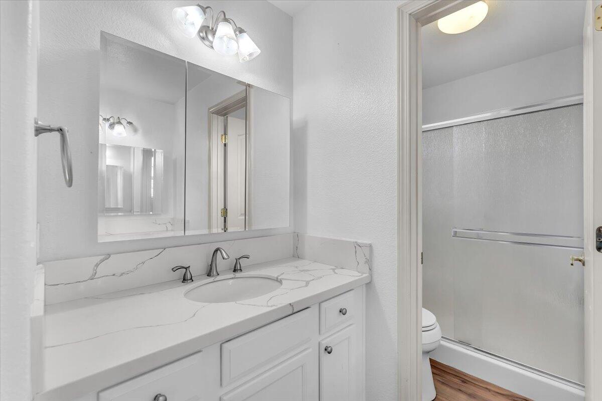775 Stonebriar Trail Redding, CA 96003 - Photo 19 of 42 Primary Bathroom