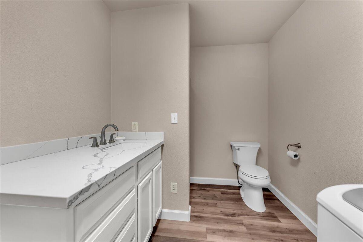 775 Stonebriar Trail Redding, CA 96003 - Photo 28 of 42 Full Bathroom Downstairs