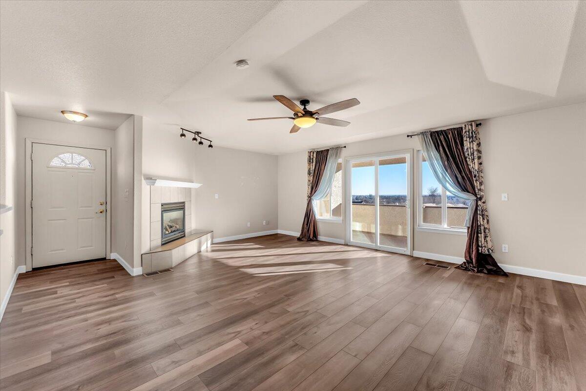 775 Stonebriar Trail Redding, CA 96003 - Photo 8 of 42 Living Room