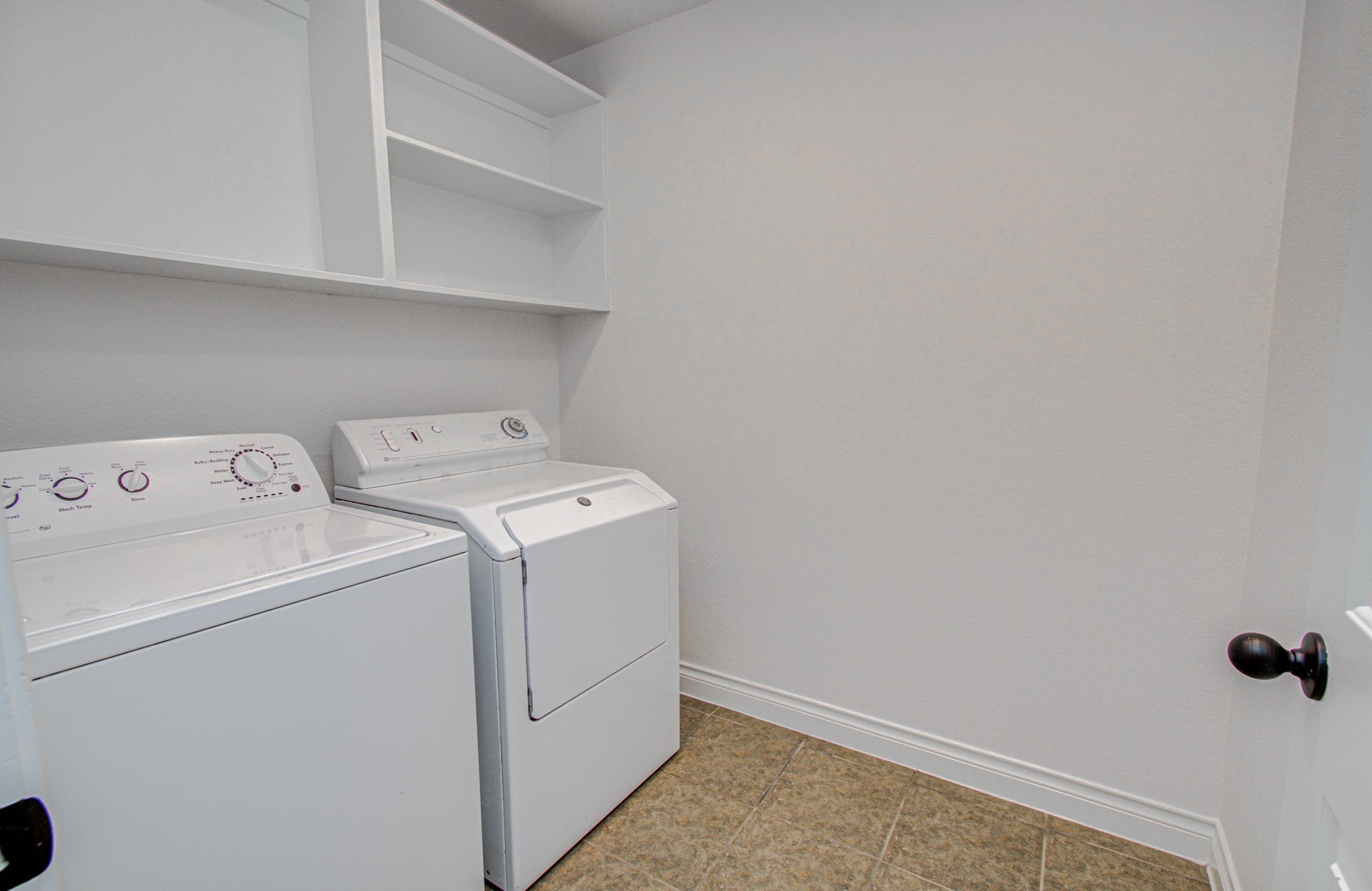 6621 North Main Street Houston, TX 77009 - Photo 26 of 41 A second landry room located on the third floor for both secondary bedrooms offers convenience providing a functional and organized space.