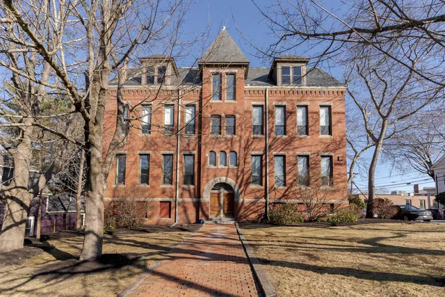 $715,000 | 609 State Street, Unit 7, Portsmouth, NH 03801