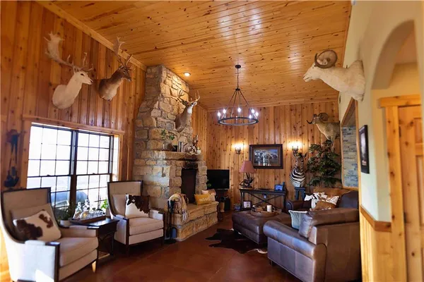 $10,000 | 21195 Edgerton Junction Road, Dearborn, MO 64439