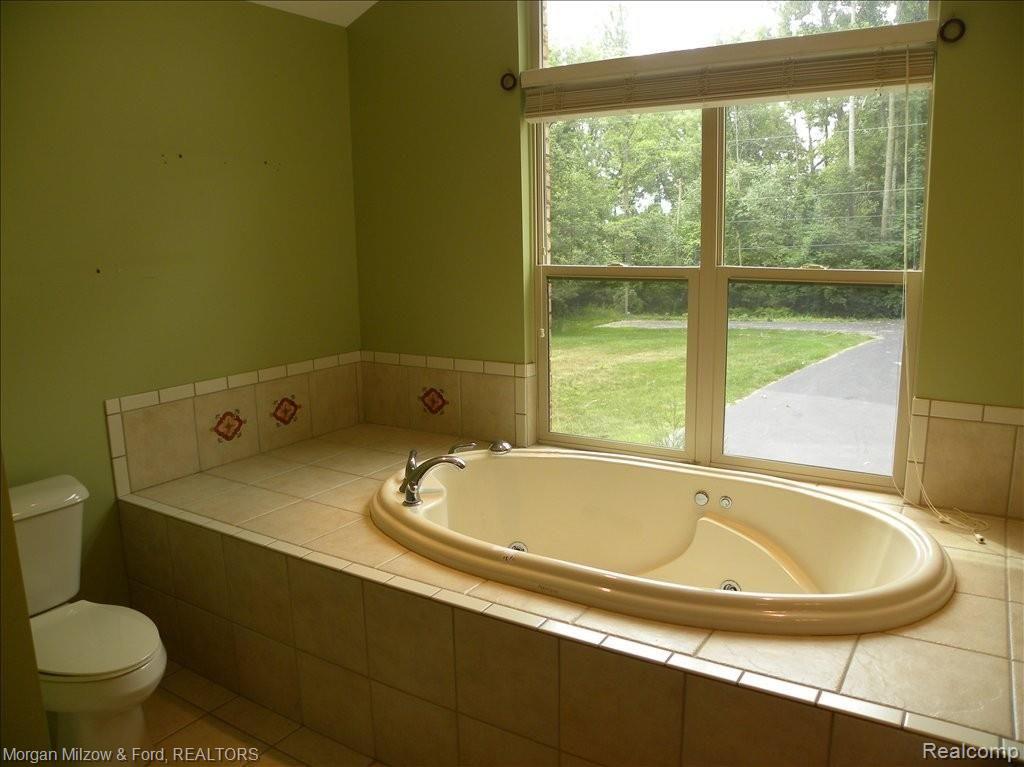 5100 Pelton Road Clarkston, MI 48346 - Photo 10 of 14 Master bath 2