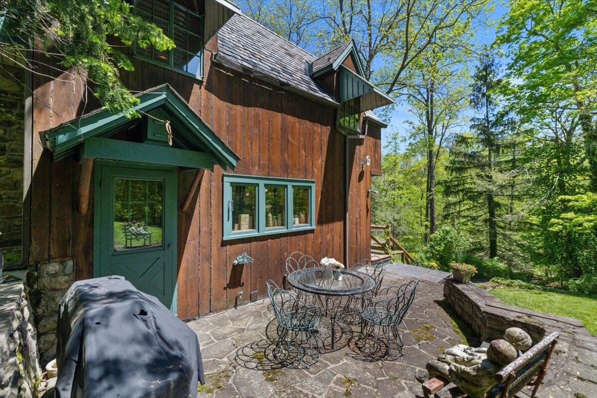 1341 Beaver Valley Road Stroudsburg, PA 18360 - Photo 34 of 84 Side Stone Patio