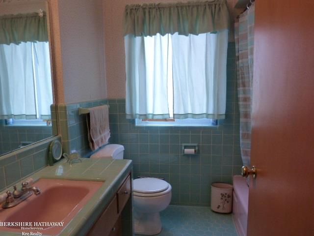 15052 Charles R Avenue Eastpointe, MI 48021 - Photo 9 of 13