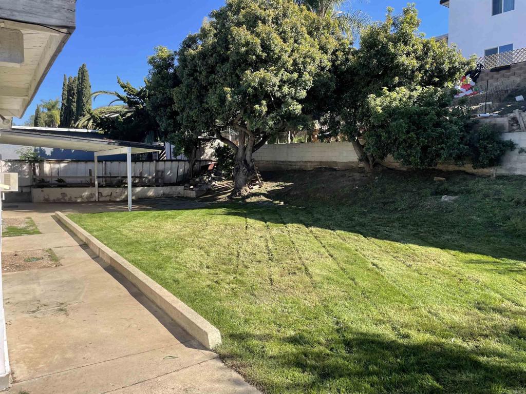 578 East Indian Rock Road Vista, CA 92084 - Photo 4 of 6 a view of an outdoor space and swimming pool