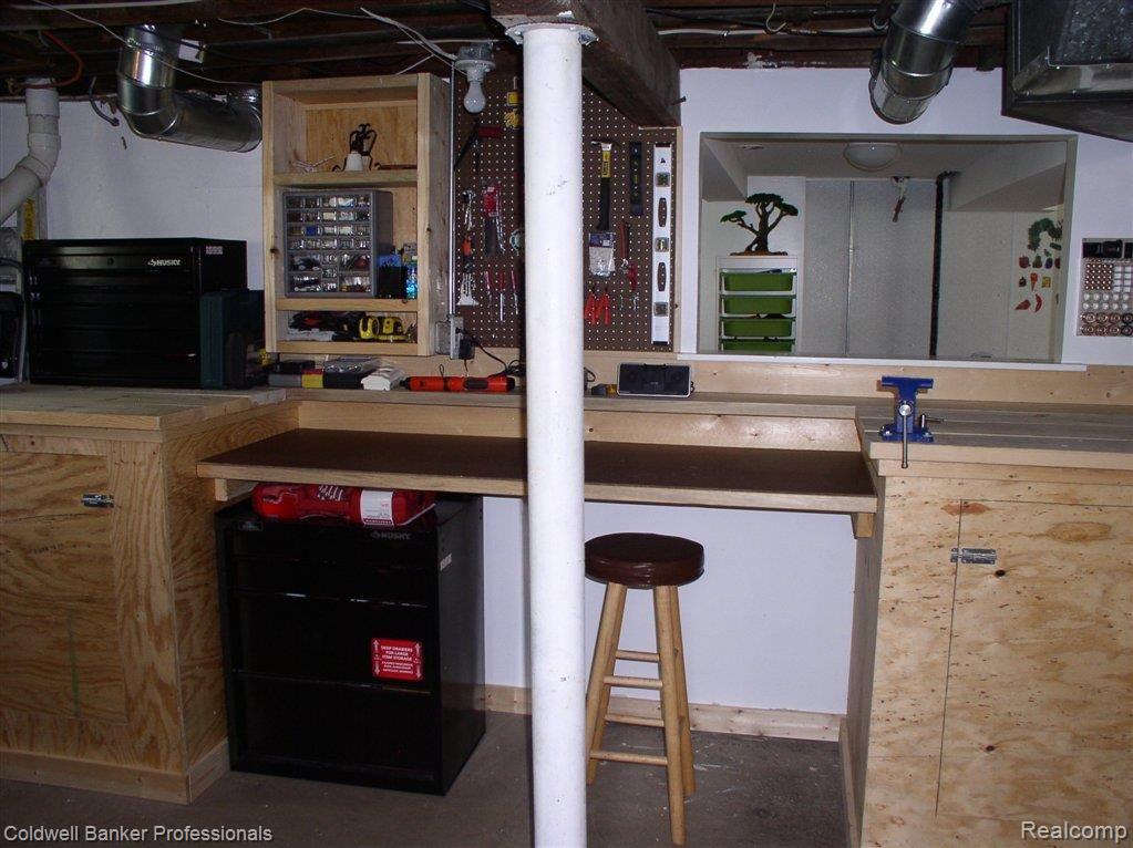 3141 Cumberland Road Berkley, MI 48072 - Photo 24 of 25 Neat as a Pin Workshop