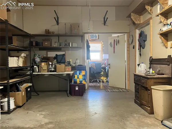 a kitchen that has a lot of cabinets