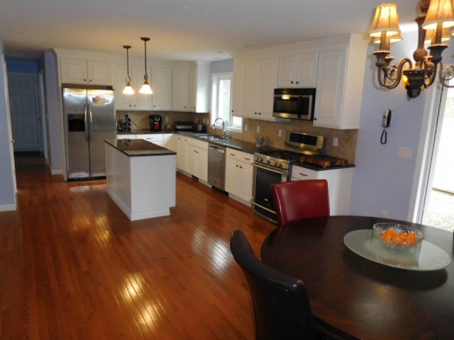947 Bryant Road Manchester, NH 03109 - Photo 2 of 19