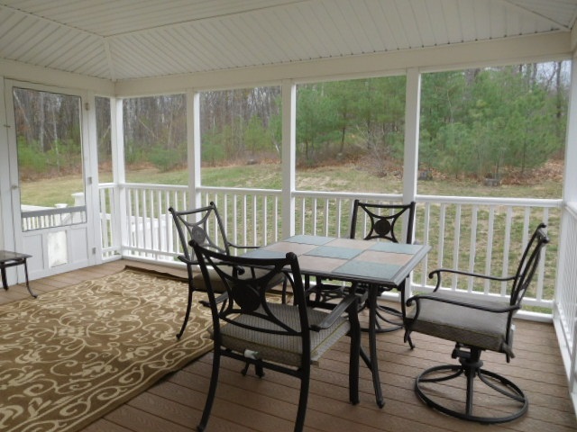 947 Bryant Road Manchester, NH 03109 - Photo 3 of 19