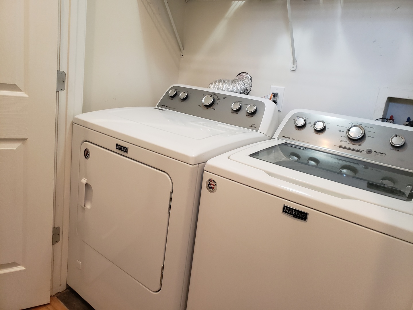 5946 South Prairie Avenue, Unit 2S Chicago, IL 60637 - Photo 16 of 18 a utility room with dryer and washer