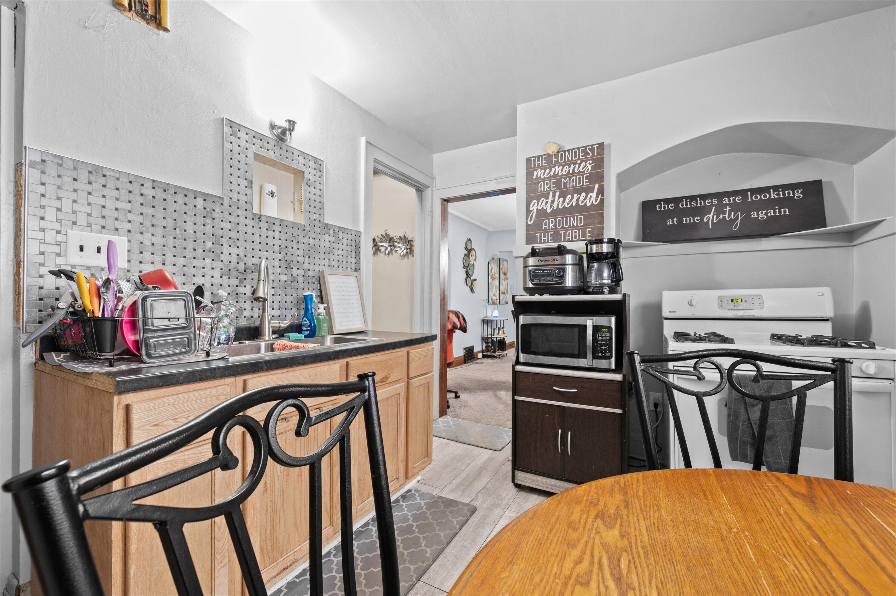 3833 North 25th Street Milwaukee, WI 53206 - Photo 11 of 24 Kitchen