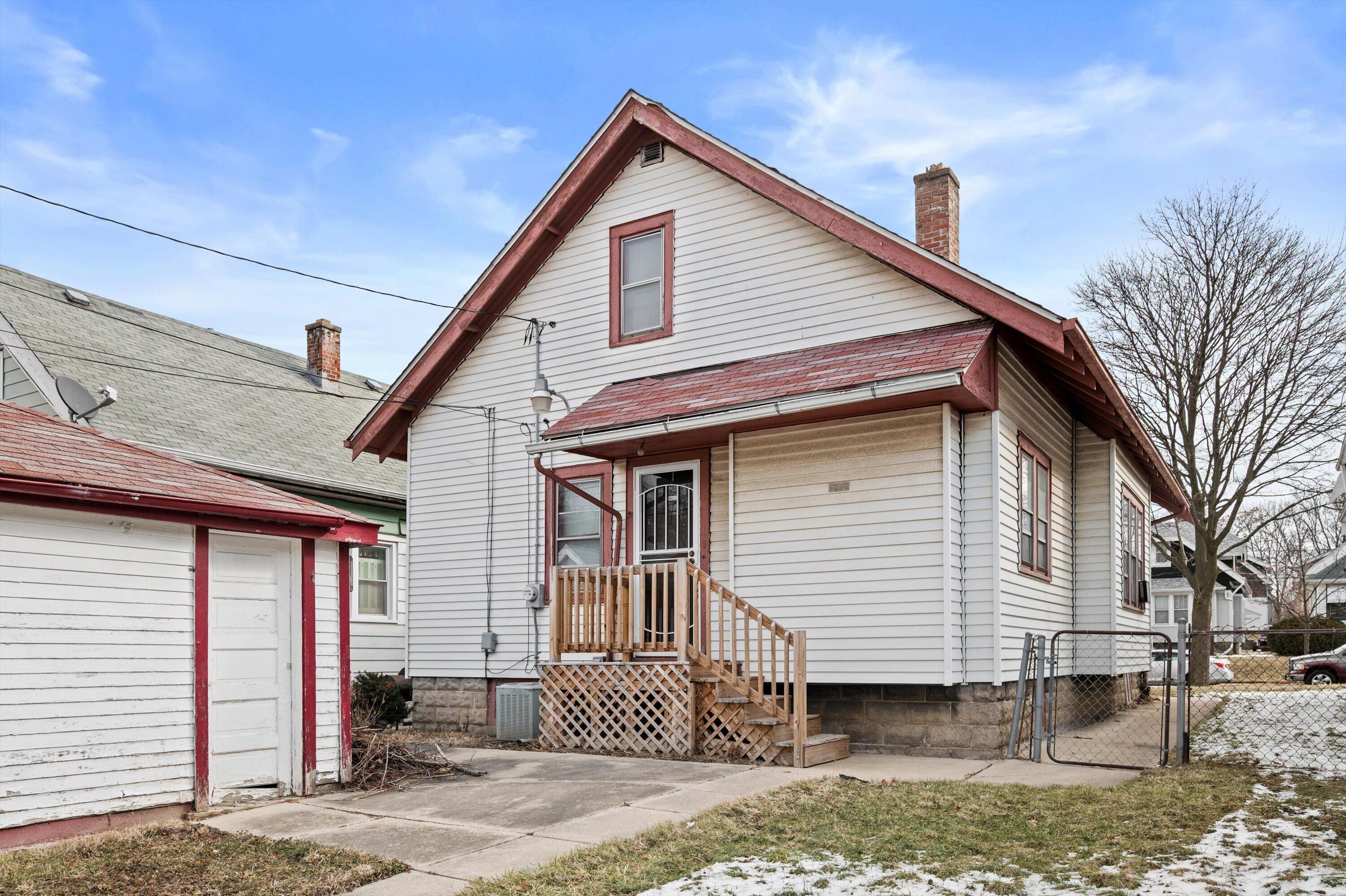 3833 North 25th Street Milwaukee, WI 53206 - Photo 2 of 24 Back