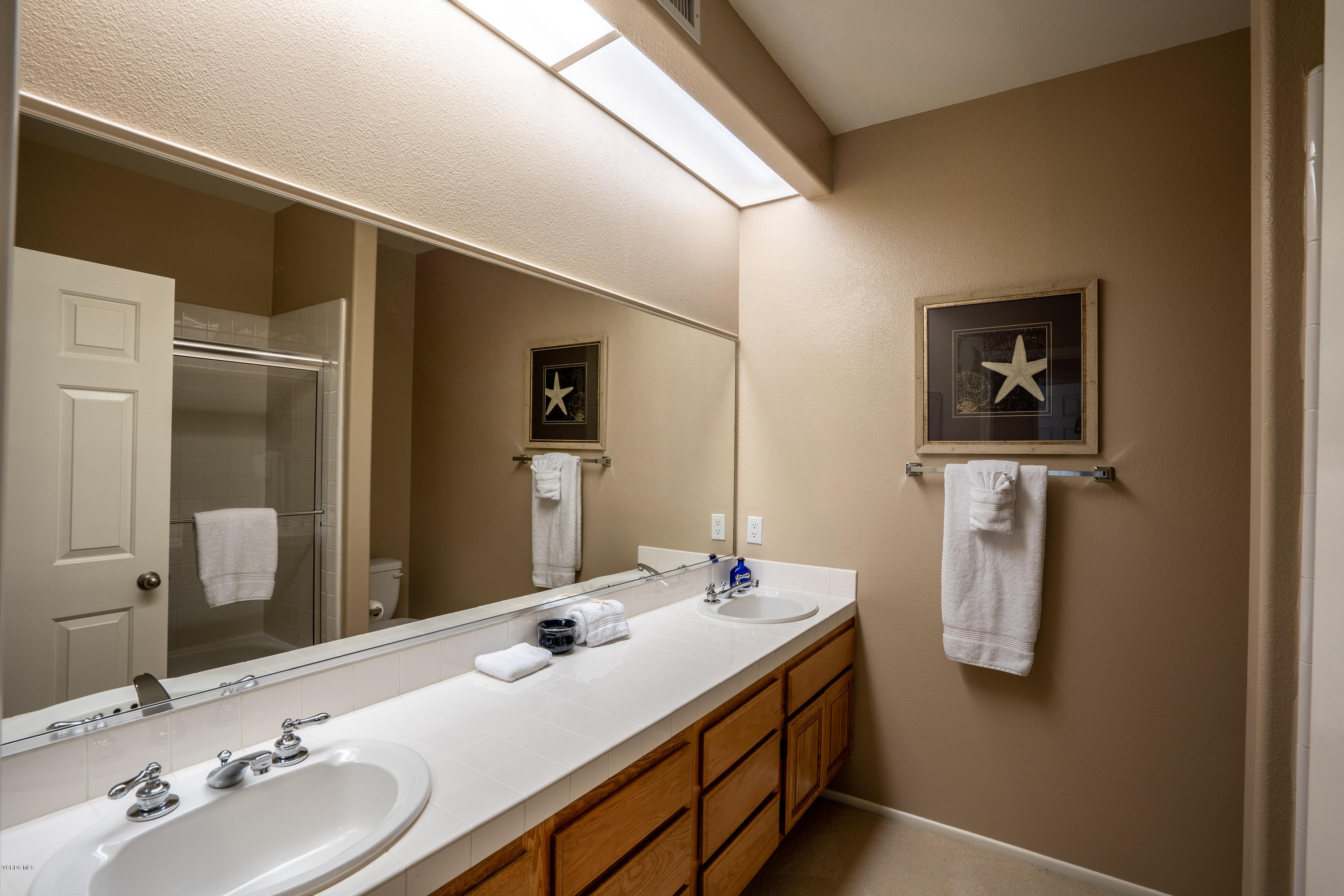 3931 Sunsetridge Road Moorpark, CA 93021 - Photo 22 of 36 a bathroom with a sink and mirror