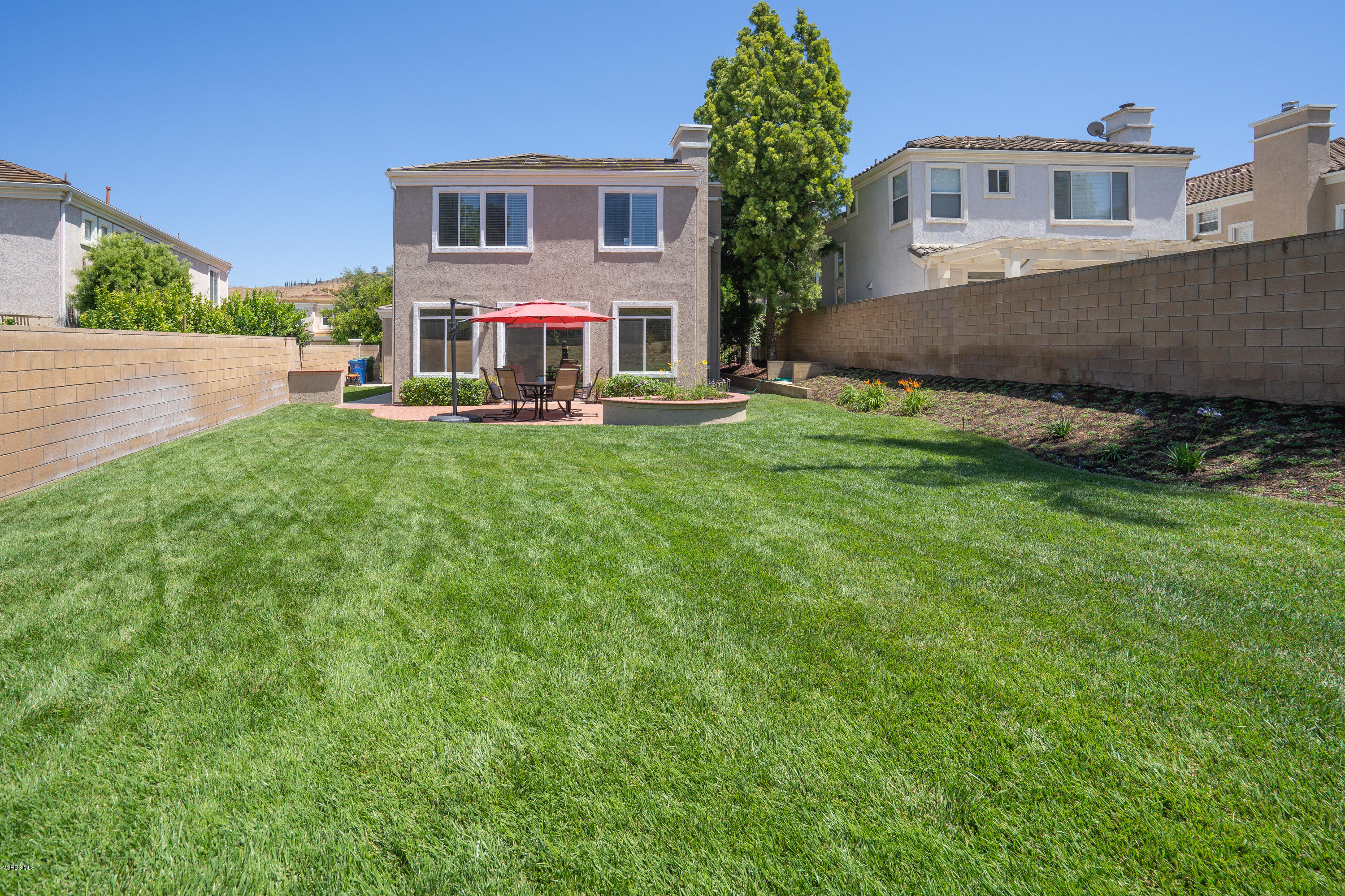 3931 Sunsetridge Road Moorpark, CA 93021 - Photo 24 of 36 a front view of a house with a garden