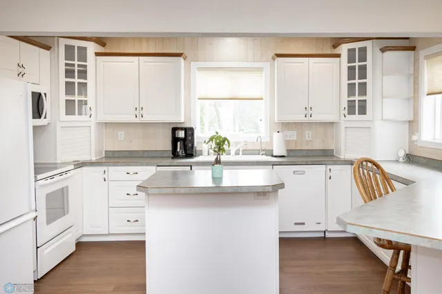 $889,000 | 24295 Matson Point Trail, Pelican Rapids, MN 56572